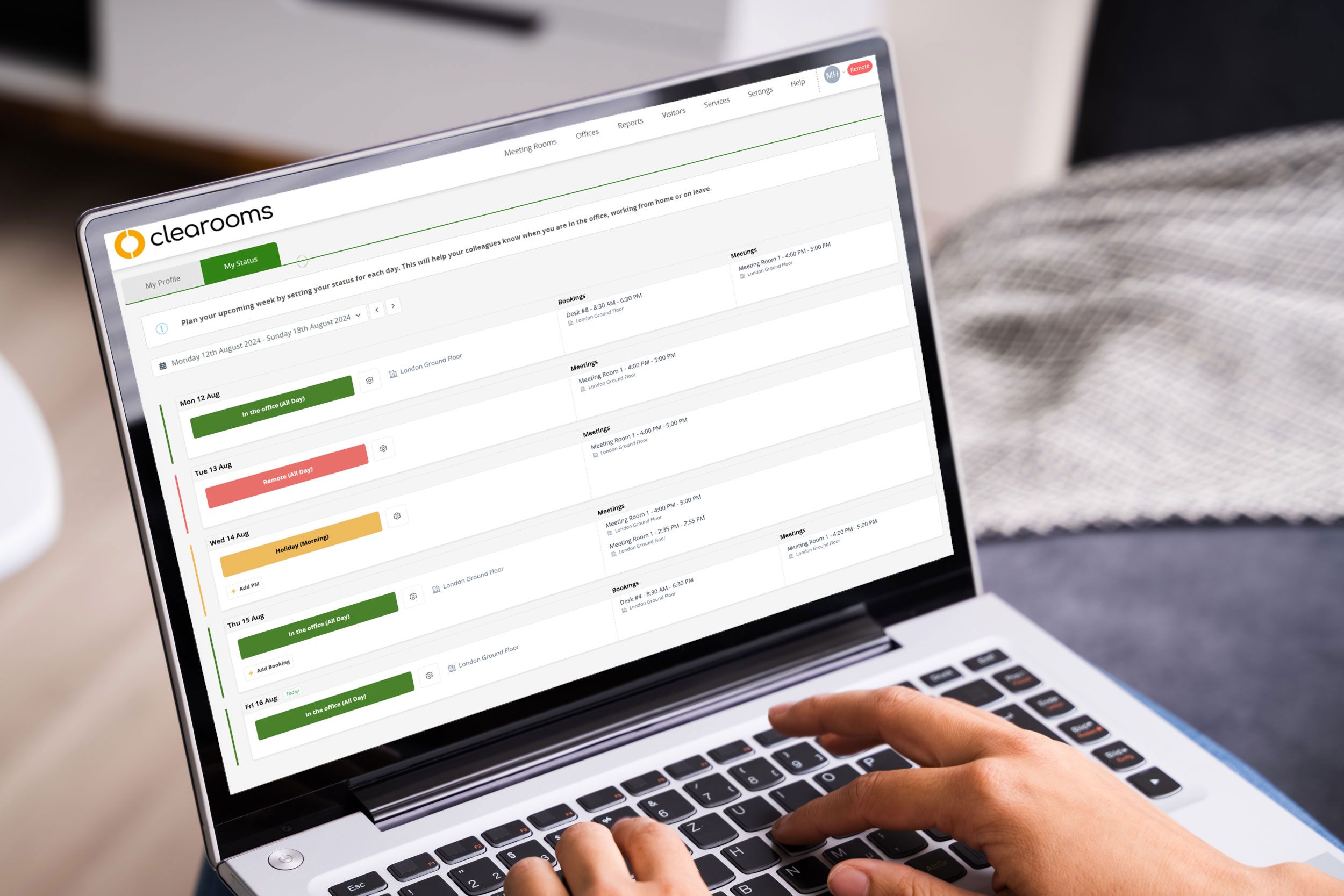 Users availability displayed in a desk and meeting room booking software