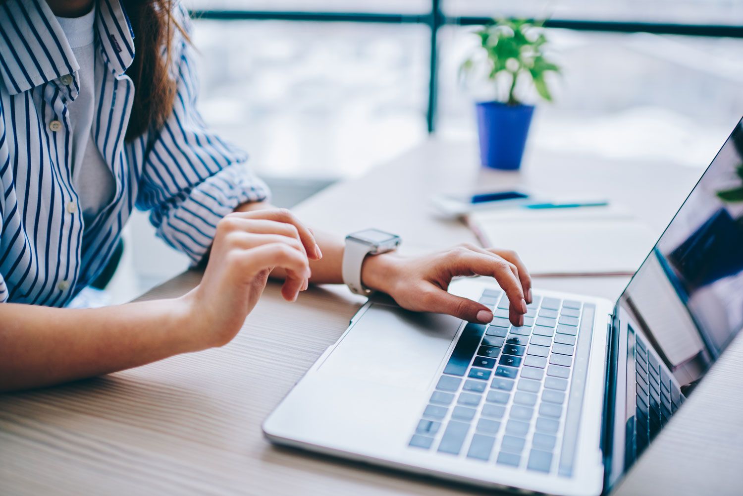 A lady using a desk booking software