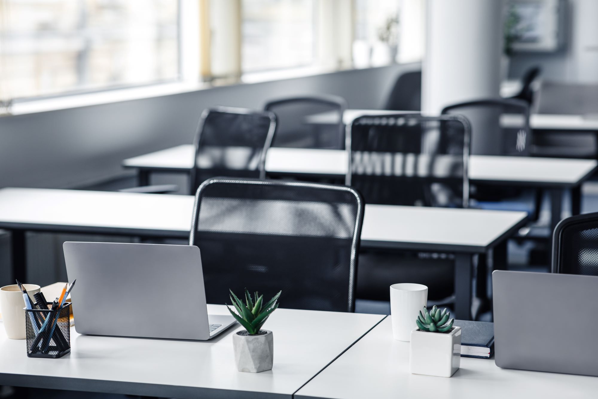 Desks in an office that can be managed by using desk booking software